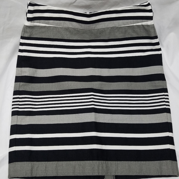 Banana Republic Dresses & Skirts - Banana Republic Pencil Skirt Size 0P Petite